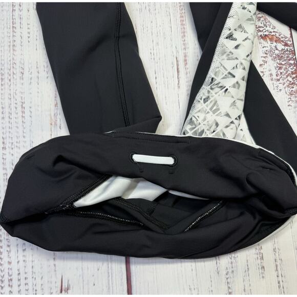 Lululemon leggings Women's size 4 Black Gray Geometric Zip Pocket Diamond Speed - Picture 3 of 9